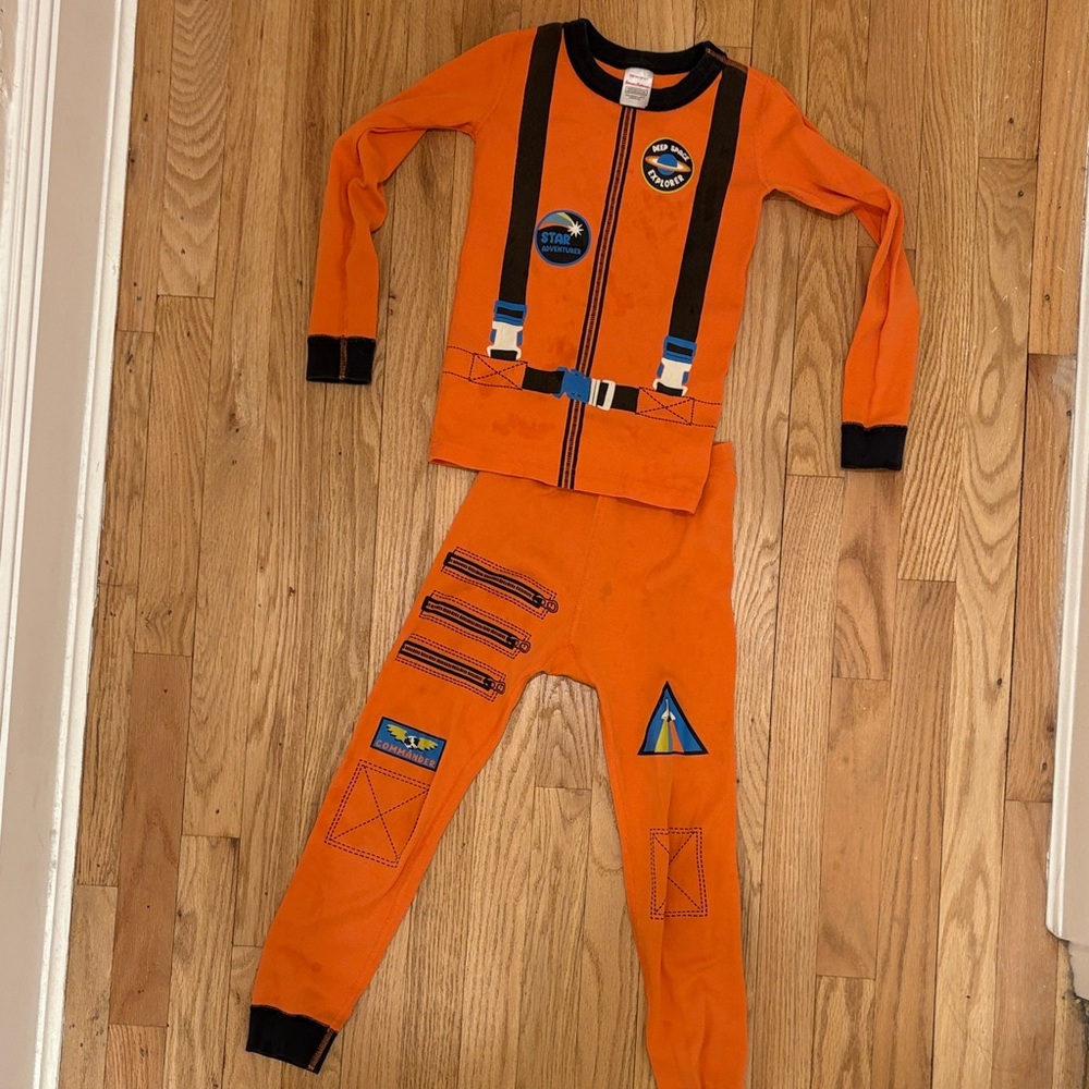 Hanna Andersson Orange Astronaut Pajama Set 6-7